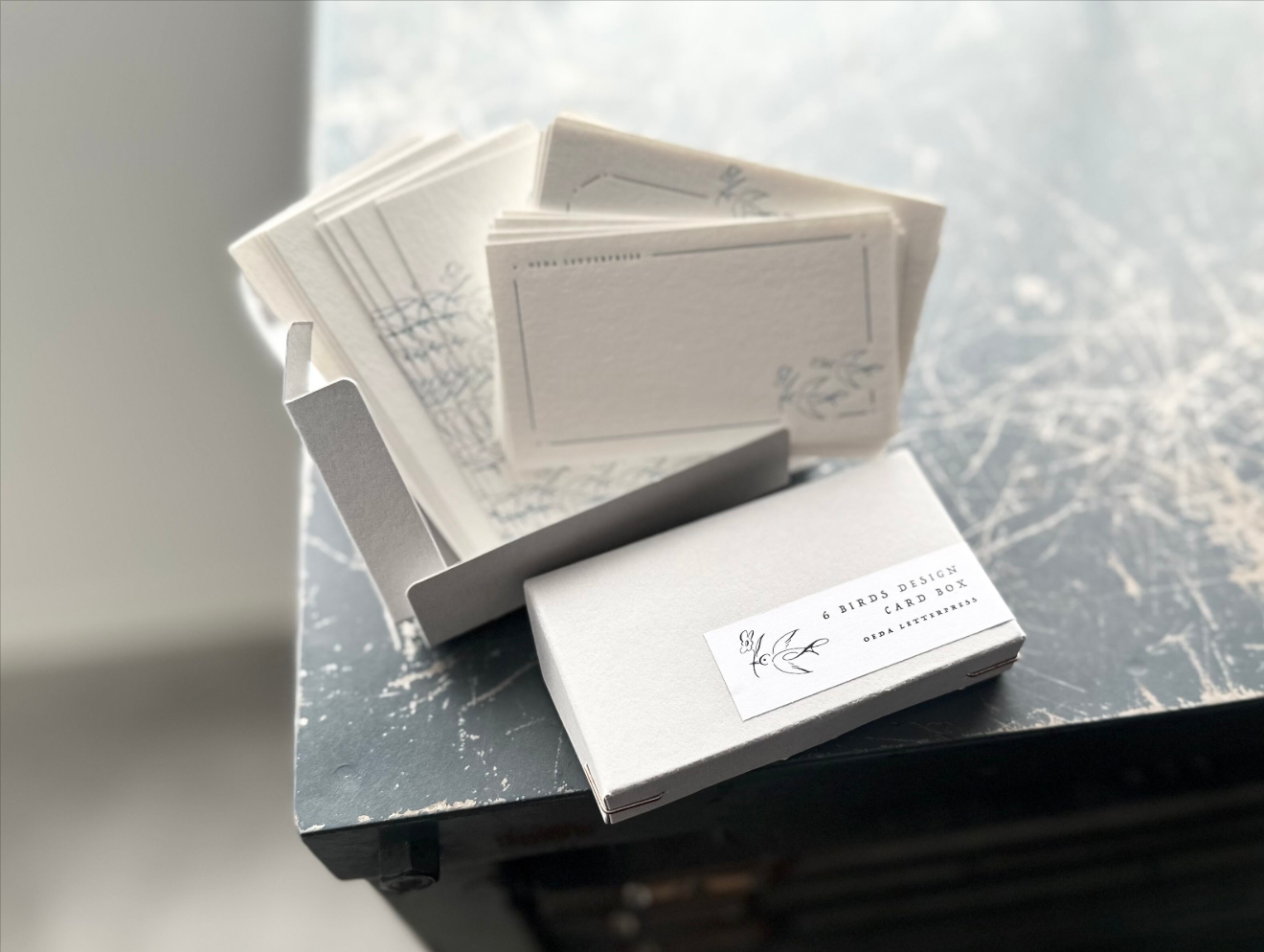 6 BIRDS DESIGN CARD BOX【Pale blue / Bronze】